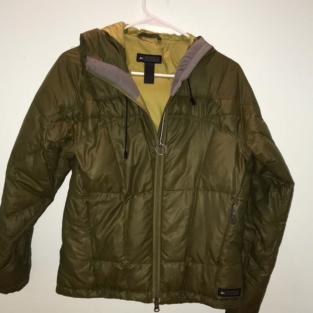 REI jacket Women’s small, green quilted, has hood, 2 front & 1 inside pocket